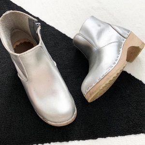 Hanna Andersson Silver Boots Sz 30/12T